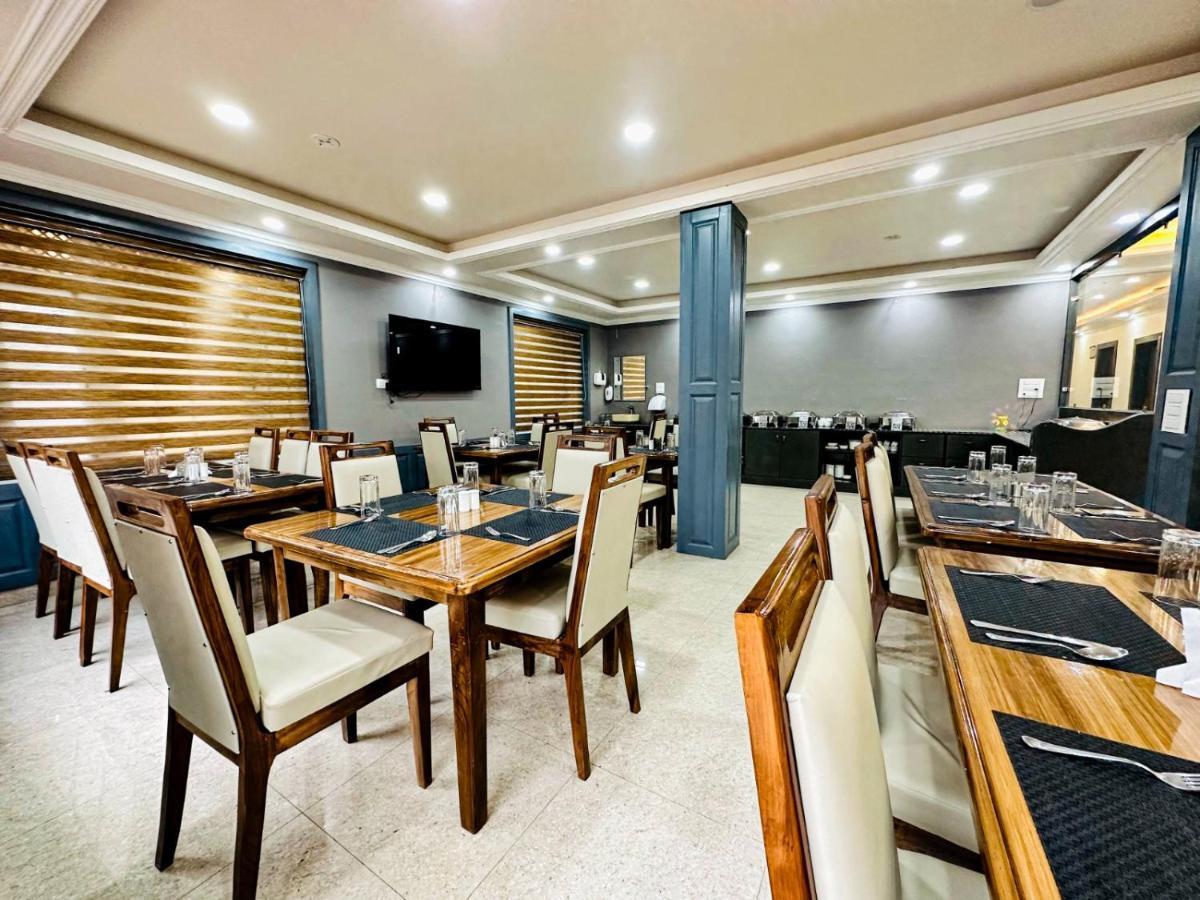 Srinagar Group Of Hotels Exteriör bild