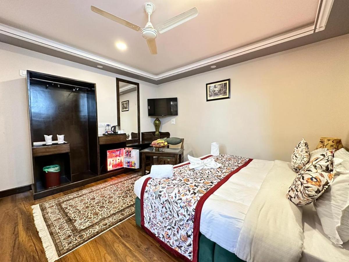 Srinagar Group Of Hotels Exteriör bild